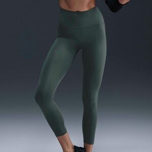 Nike womens training leggings NWT